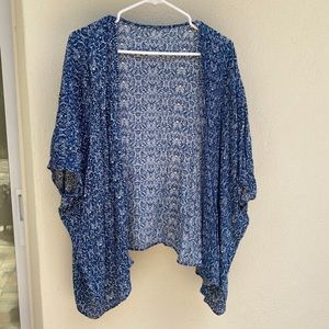 blue kimono shawl shrug  with loose sleeves. Can be tied